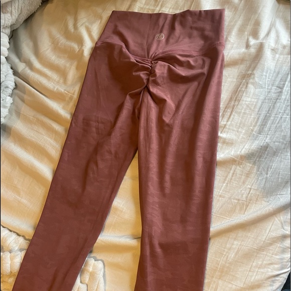 Tilyoucollapse pink cheetah print leggings never worn!! - Picture 2 of 2